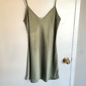Wilfred Olive/Saje Green V-Neck Slip Dress